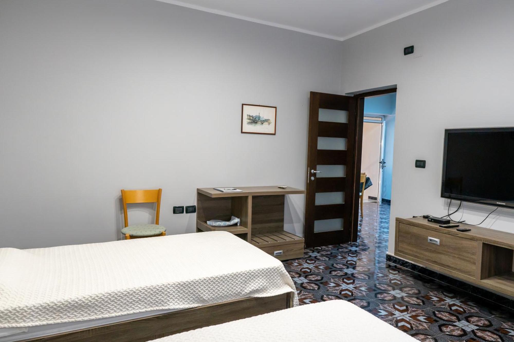 Royal Aparthotel Vlore Exterior photo